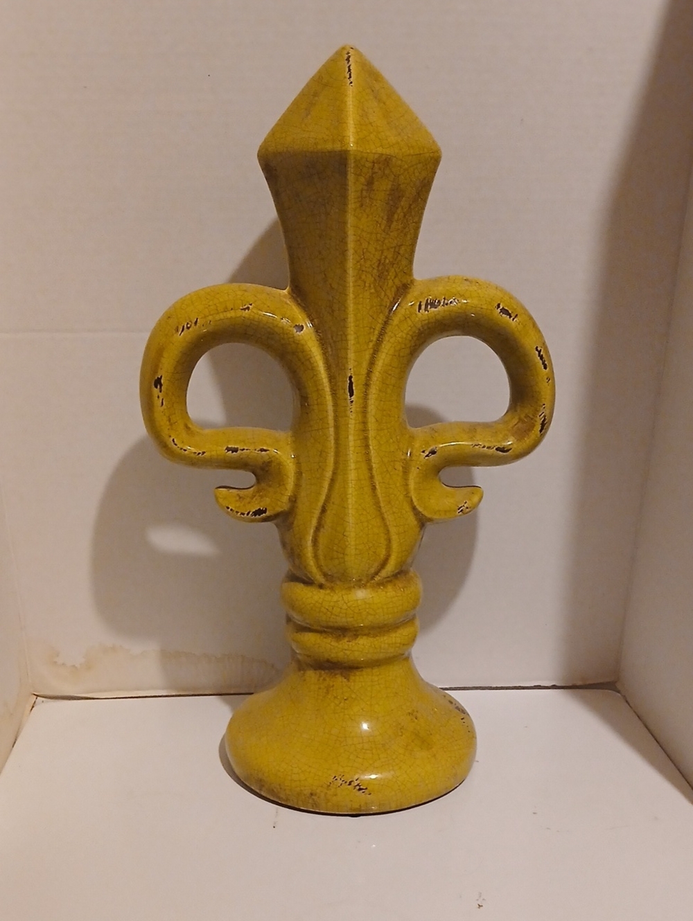 Yellow Fleur-de-Lis Ceramic Accent Statue - Unbranded